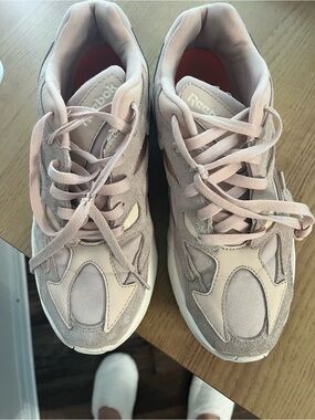 Reebok Sneakers